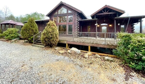 A True Log Cabin With 360 Degree Mountain Views - Pet And Motorcycle Friendly! 5 Bedroom Cabin By Redawning - Tellico Plains, TN