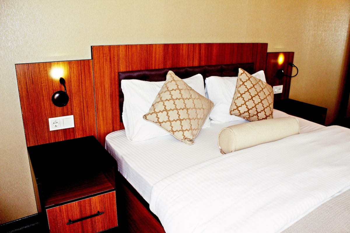 Chambre Familiale | Minibar, espace de travail pour ordinateur portable, rideaux occultants