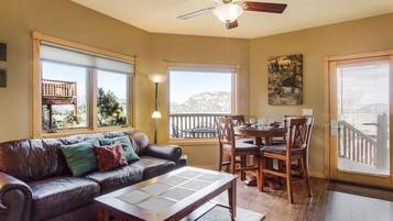 Condo, 1 Bedroom | Living area