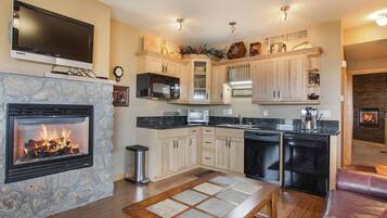 Appart'hÎtel, 1 chambre | Cuisine privée | Réfrigérateur, micro-ondes, lave-vaisselle, cafetiÚre/bouilloire