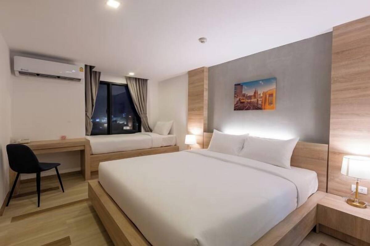Blackout curtains, free WiFi, bed sheets