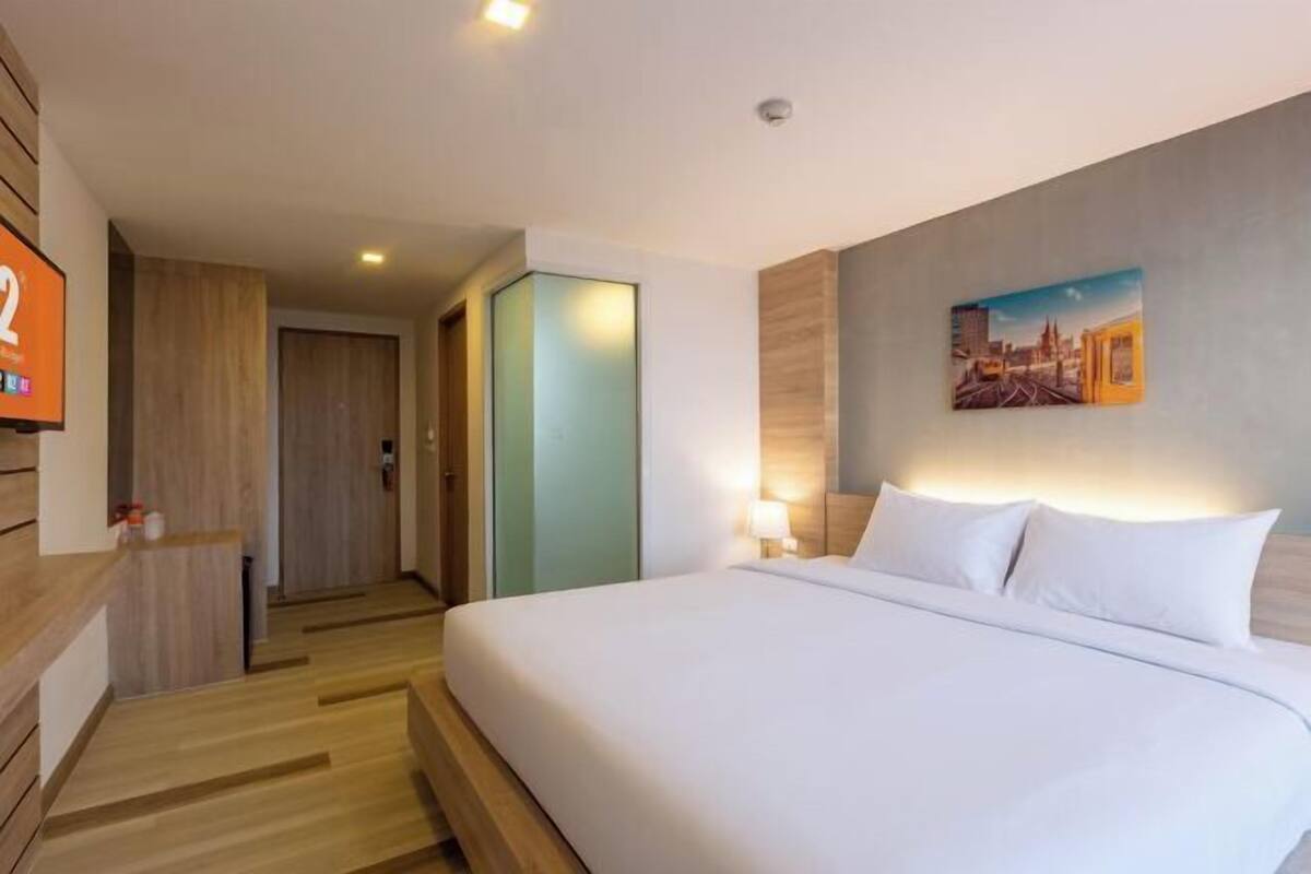 Blackout curtains, free WiFi, bed sheets