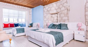 Superior Triple Room | Minibar, in-room safe, soundproofing, free WiFi - Begonvil Butik Otel by Aliki Alacati (Cesme)