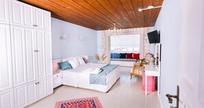 Deluxe Double or Twin Room | Minibar, coffres-forts dans les chambres, chambres insonorisées