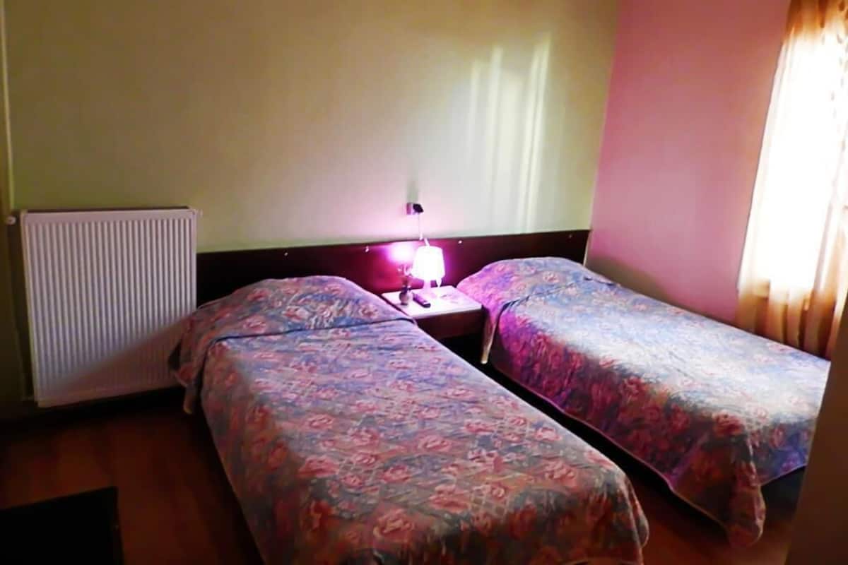 Con stile personalizzato, con arredamento individuale, tende oscuranti