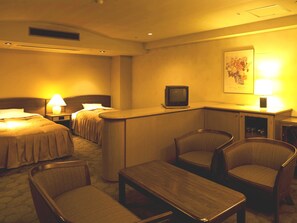 In-room safe, blackout curtains, free WiFi, bed sheets