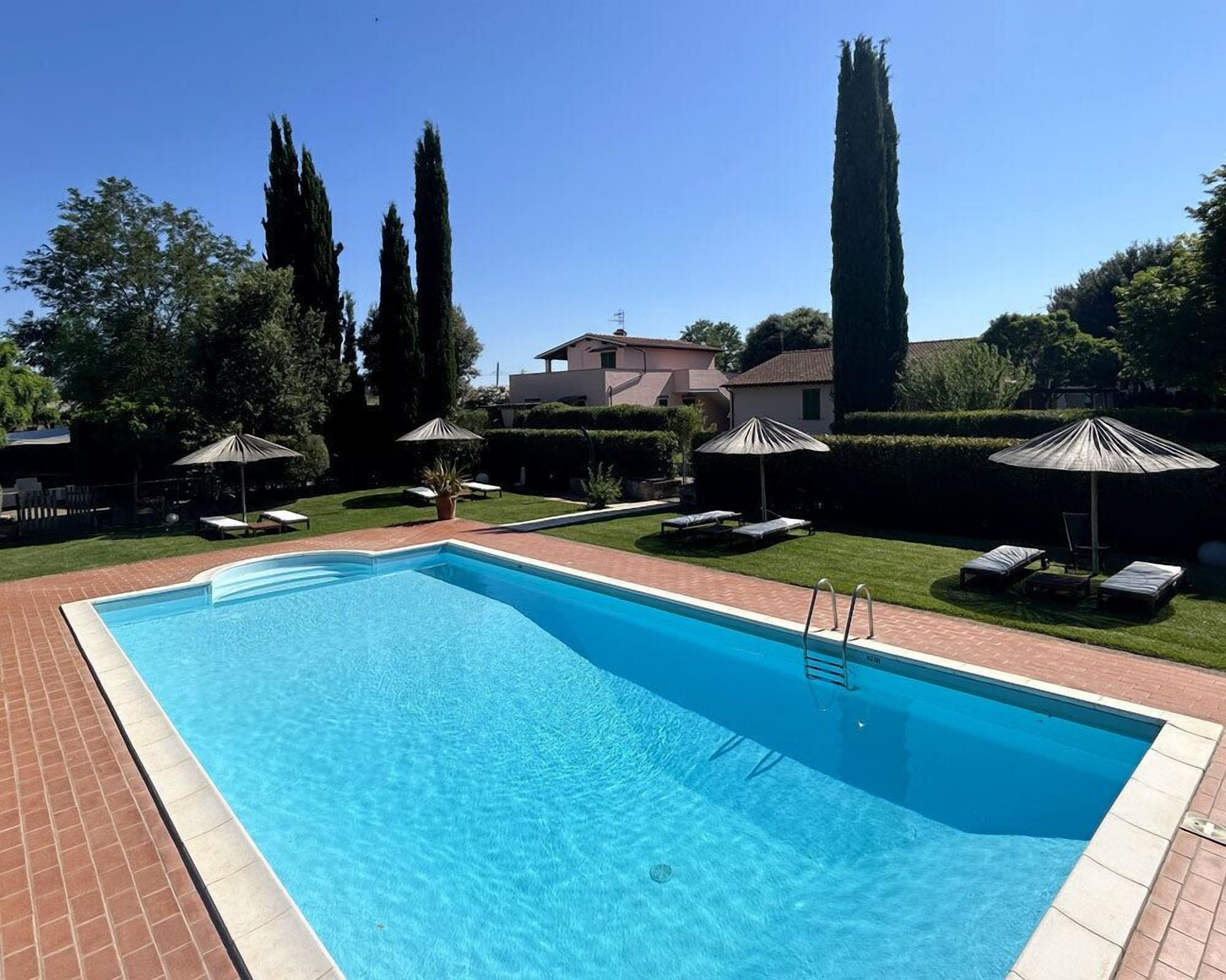 Sesongbasert utendørsbasseng