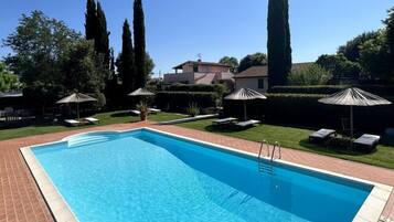 Sesongbasert utendørsbasseng