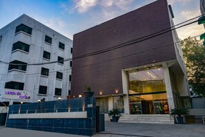 Front of property - Hotel Veronica (Vadodara)