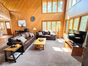 Smart TV, fireplace, video games, DVD player - ★Spacious 6 Bedroom Retreat on Fort Rock Park | A/C | 12 SHARC passes ★ (Sunriver)