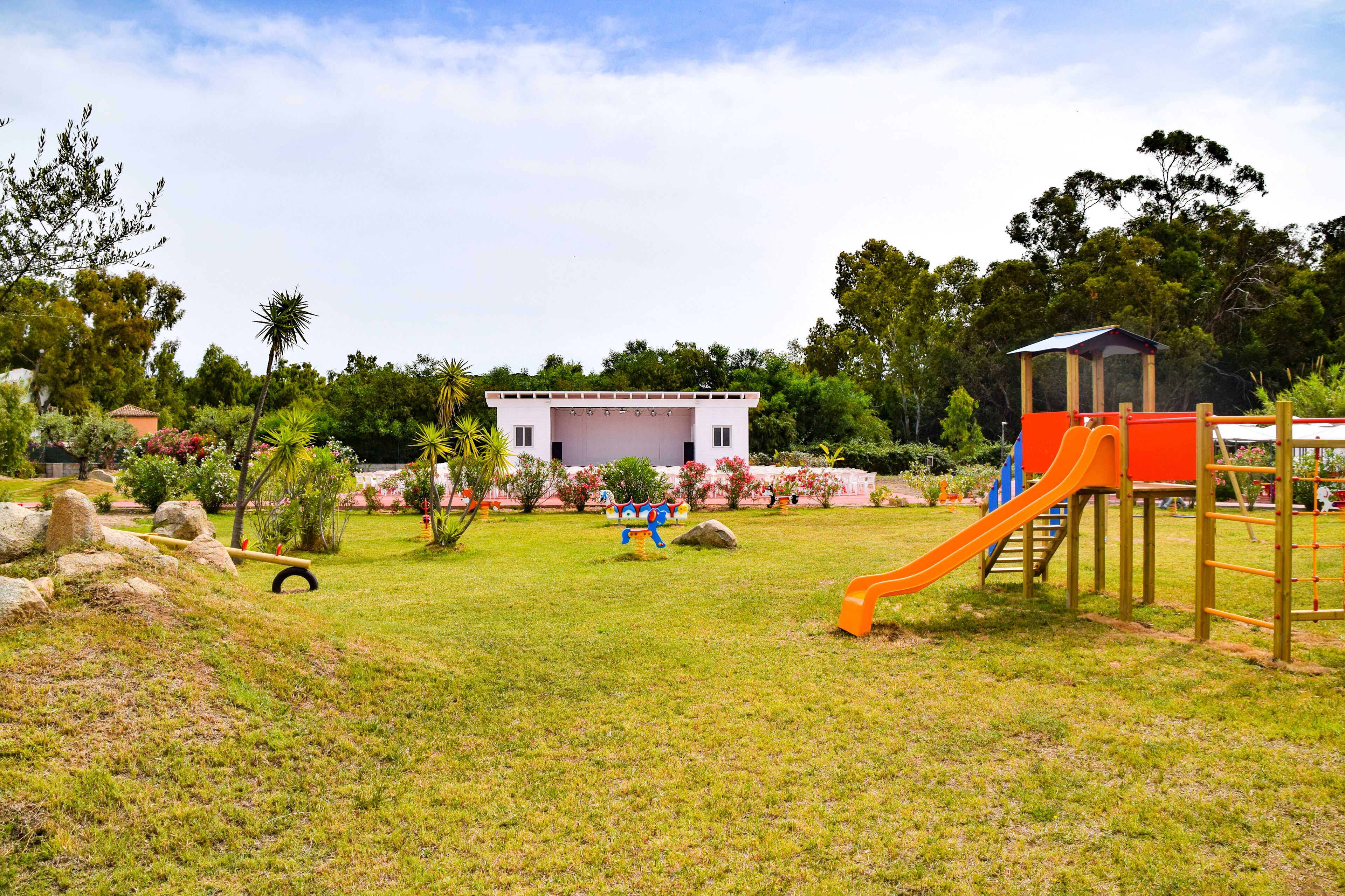 Área de juegos infantiles al aire libre