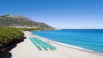 Privat strand i närheten och svart sandstrand