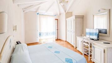 Classic Double or Twin Room | Minibar, desk, travel crib