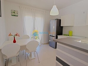 Fridge, oven, stovetop, coffee/tea maker - Apartment 1104/9549 (Istria - Fažana), 150m from the beach (Fažana)