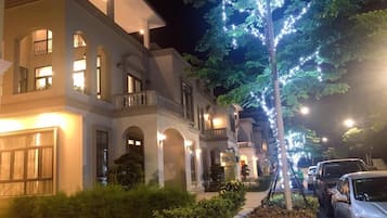 Deluxe Villa | Pemandangan jalan