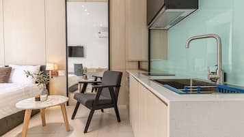 Standard Studio | Private kitchenette | Fridge, stovetop, electric kettle, cookware/dishes/utensils