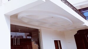 Property entrance - The Moon Light Stay (Greater Noida)