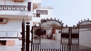 Exterior detail - The Moon Light Stay (Greater Noida)