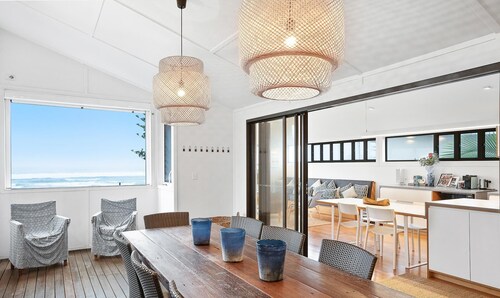 The Lennoxhaus - Architectural Designed Home with Wifi & Foxtel