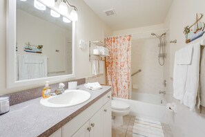 Free toiletries, hair dryer, towels - Large Balcony & Water Views: Indian Shores Condo! (Indian Shores)