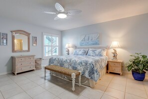 2 bedrooms, iron/ironing board, travel cot, Internet - Large Balcony & Water Views: Indian Shores Condo! (Indian Shores)