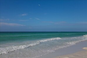 Beach - Horizons West Unit #106 - Beautifully Newly Remodeled High-Rise One Bedroom with the BEST Gulf view. (Sarasota)