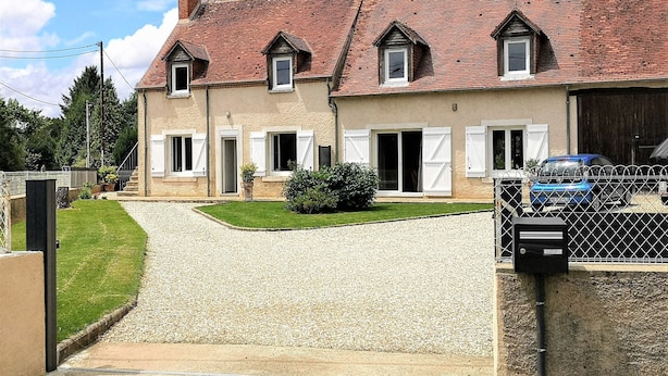 A two-story house with a red-tiled roof, white shutters, and a gravel driveway. - Gîtes LES Fougeres DU LAC (Saint-Plantaire)