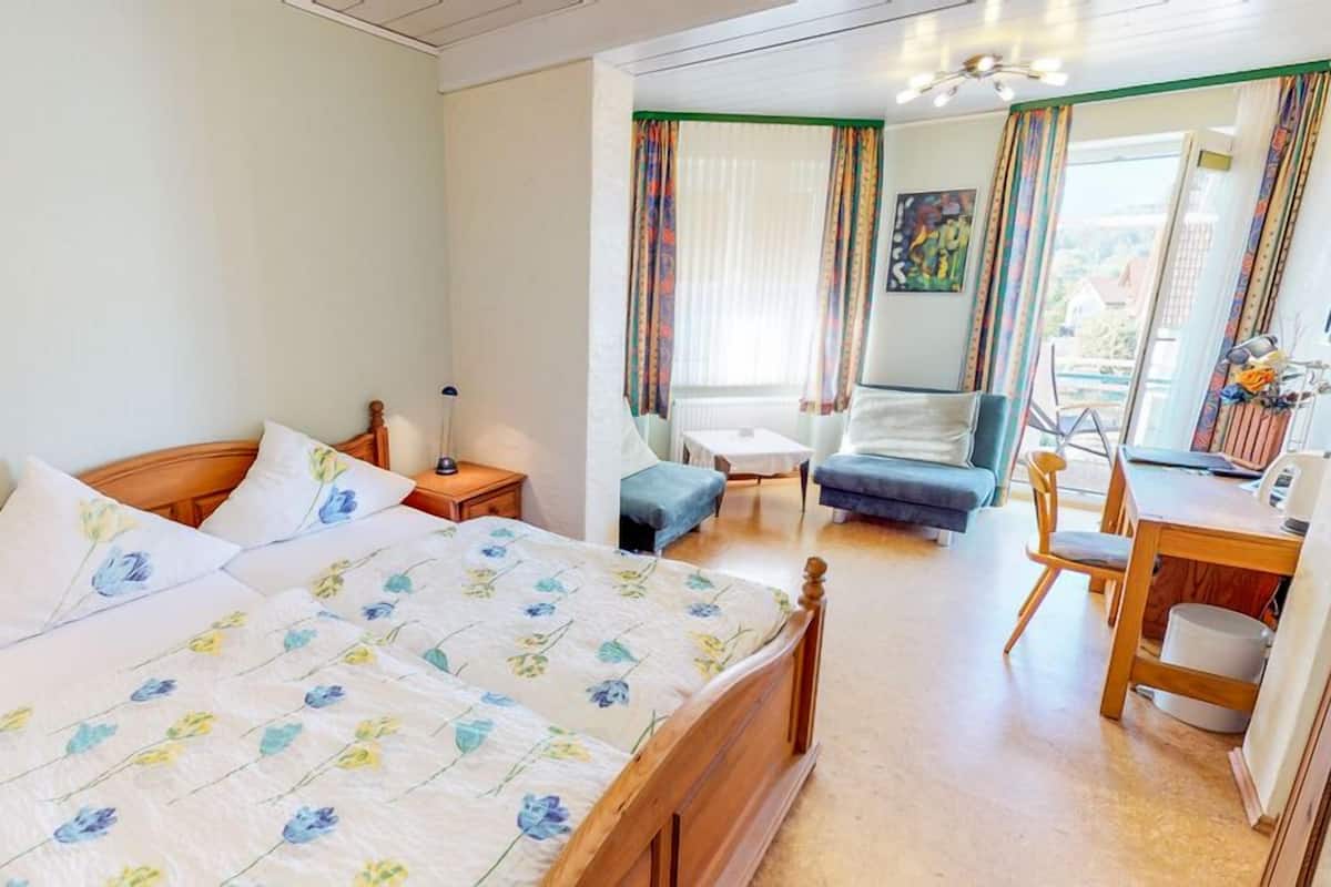 Doppelzimmer | Allergikerbettwaren, Zimmersafe, Schreibtisch, Verdunkelungsvorhänge