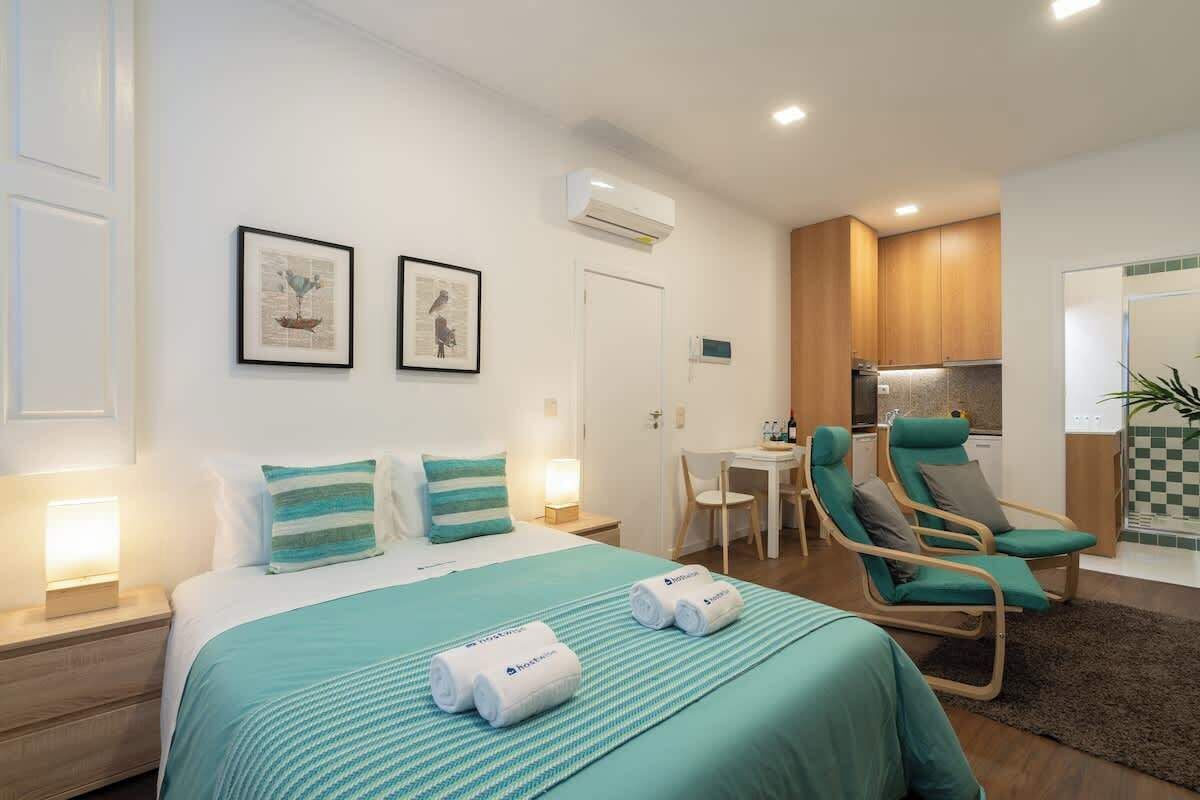 2 habitaciones, tabla de planchar con plancha, wifi y ropa de cama 