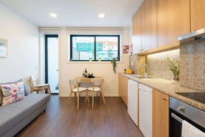 Fridge, oven, stovetop, dishwasher - Cozy Studios w/ Terrace | City Center by HostWise (Porto)