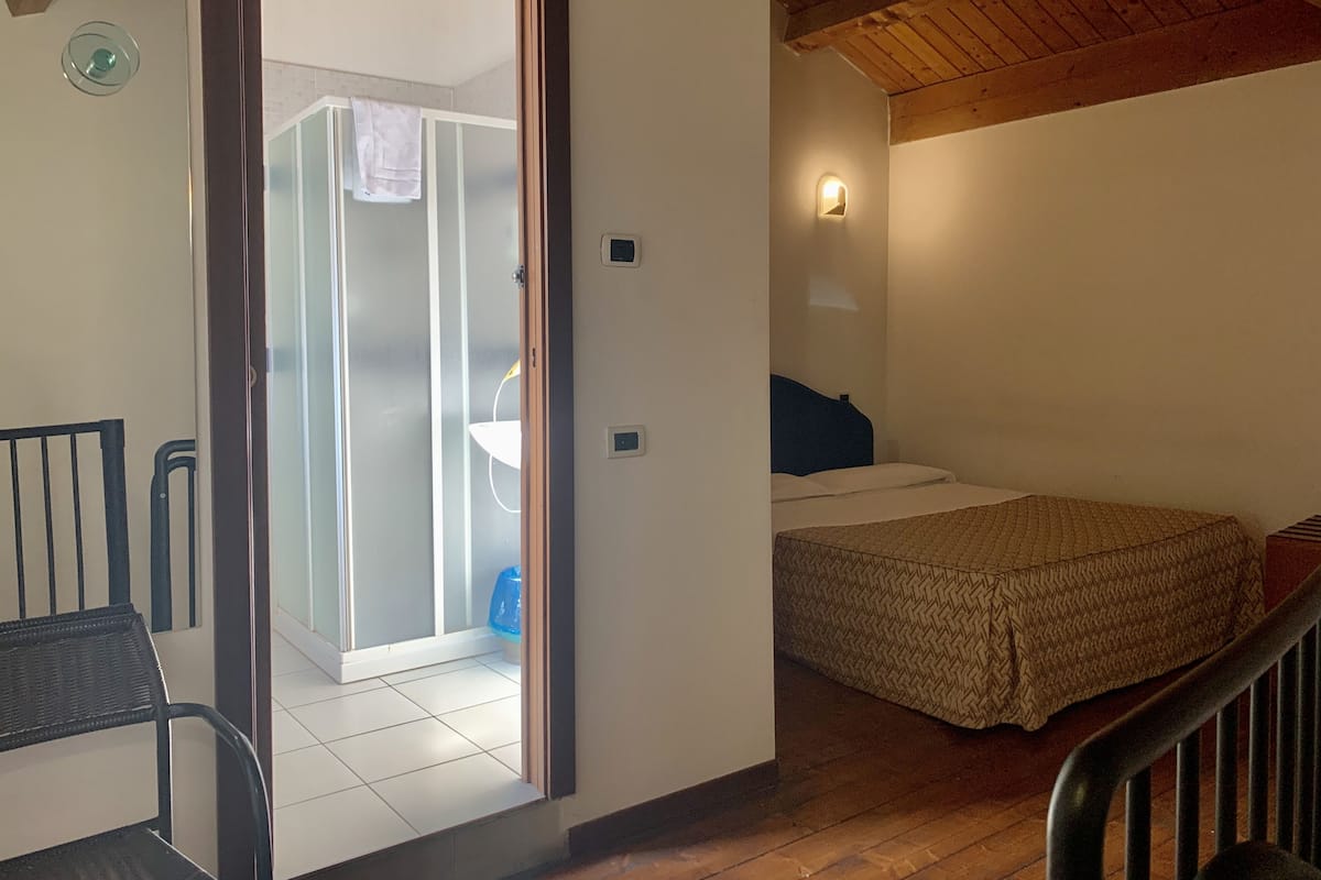Triple Room | Desk, laptop workspace, blackout drapes, free WiFi