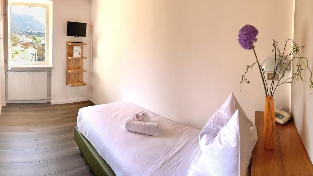 Quarto solteiro | Cofres nos quartos, Wi-Fi de cortesia, roupa de cama