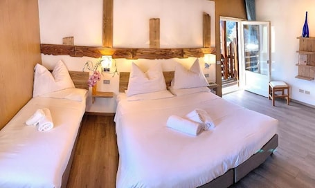 Triple Room | In-room safe, desk, laptop workspace, free WiFi. Hotel Latemar