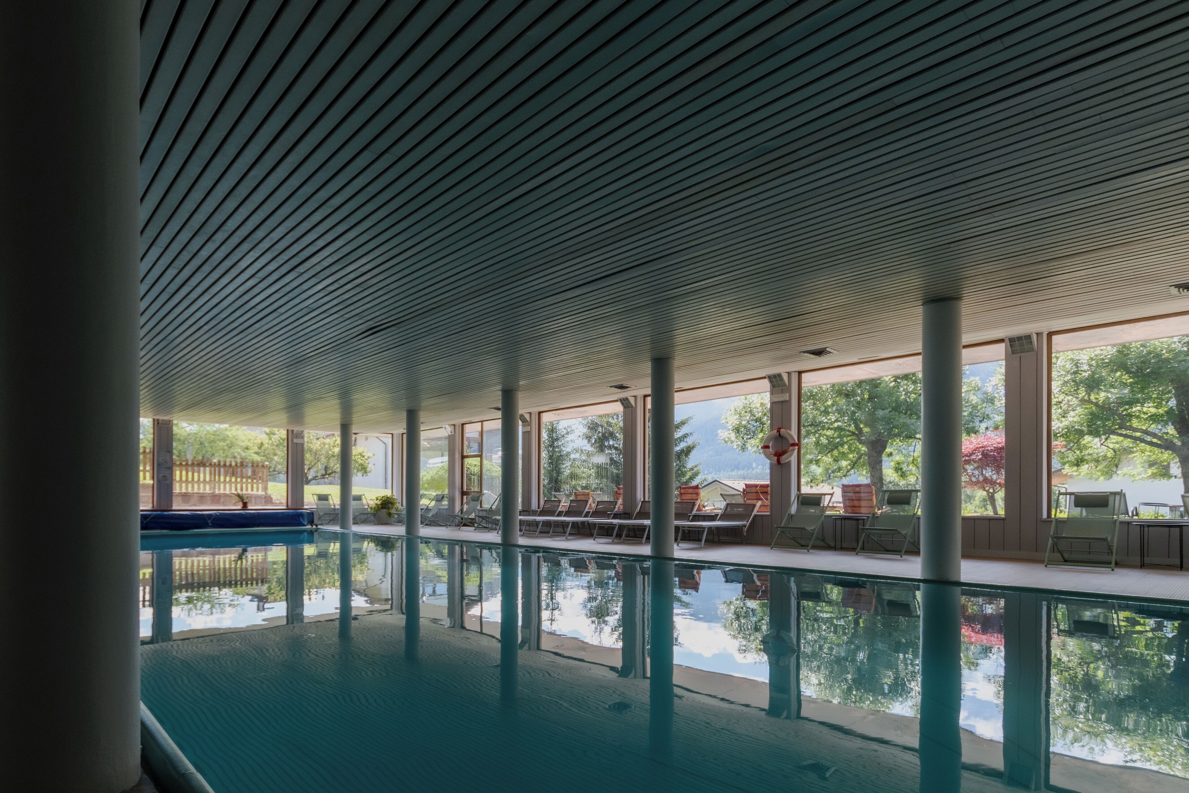 Innenpool, Liegestühle