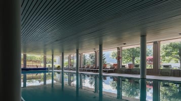 Innenpool, Liegestühle