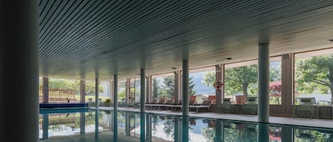 Indoor pool, sun loungers