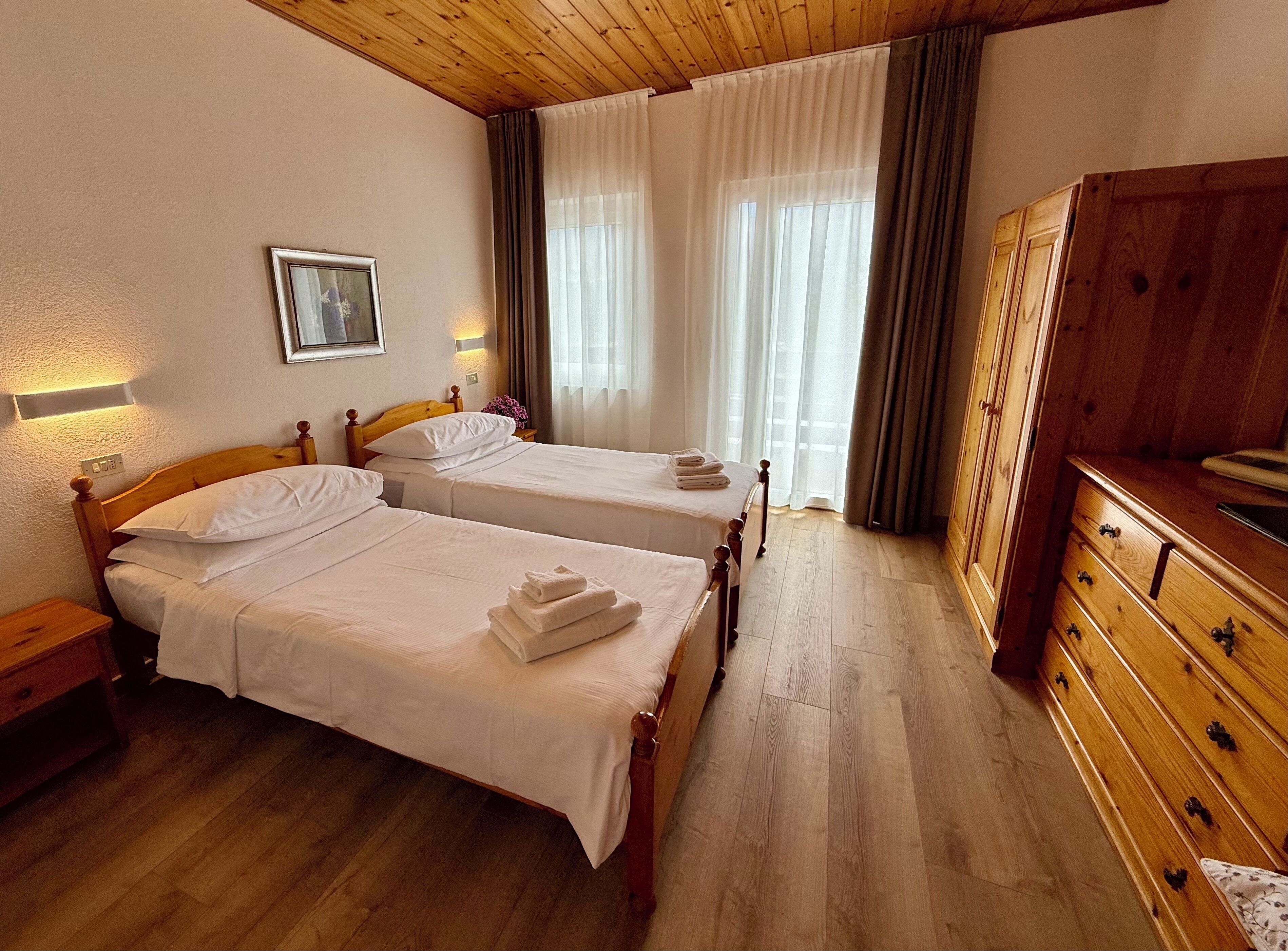 Quarto família | Cofres nos quartos, Wi-Fi de cortesia, roupa de cama