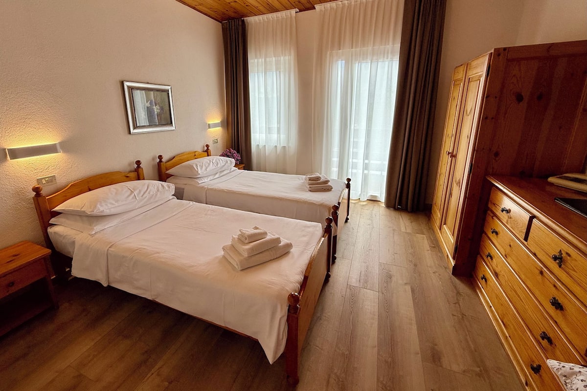 Quarto família | Cofres nos quartos, Wi-Fi de cortesia, roupa de cama