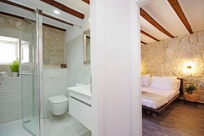 Apartamento luxo, 2 quartos | 2 quartos, roupas de cama premium, camas Tempur-Pedic