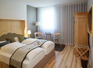 Double Room (Haupthaus Klosterhof) | Down duvets, desk, laptop workspace, free WiFi