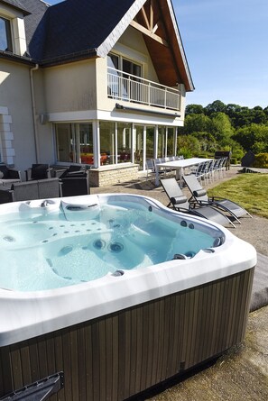 Terrace/patio - La Villa du Rodo, Spa in the countryside, 10 minutes from the sea (TREGOMEUR)