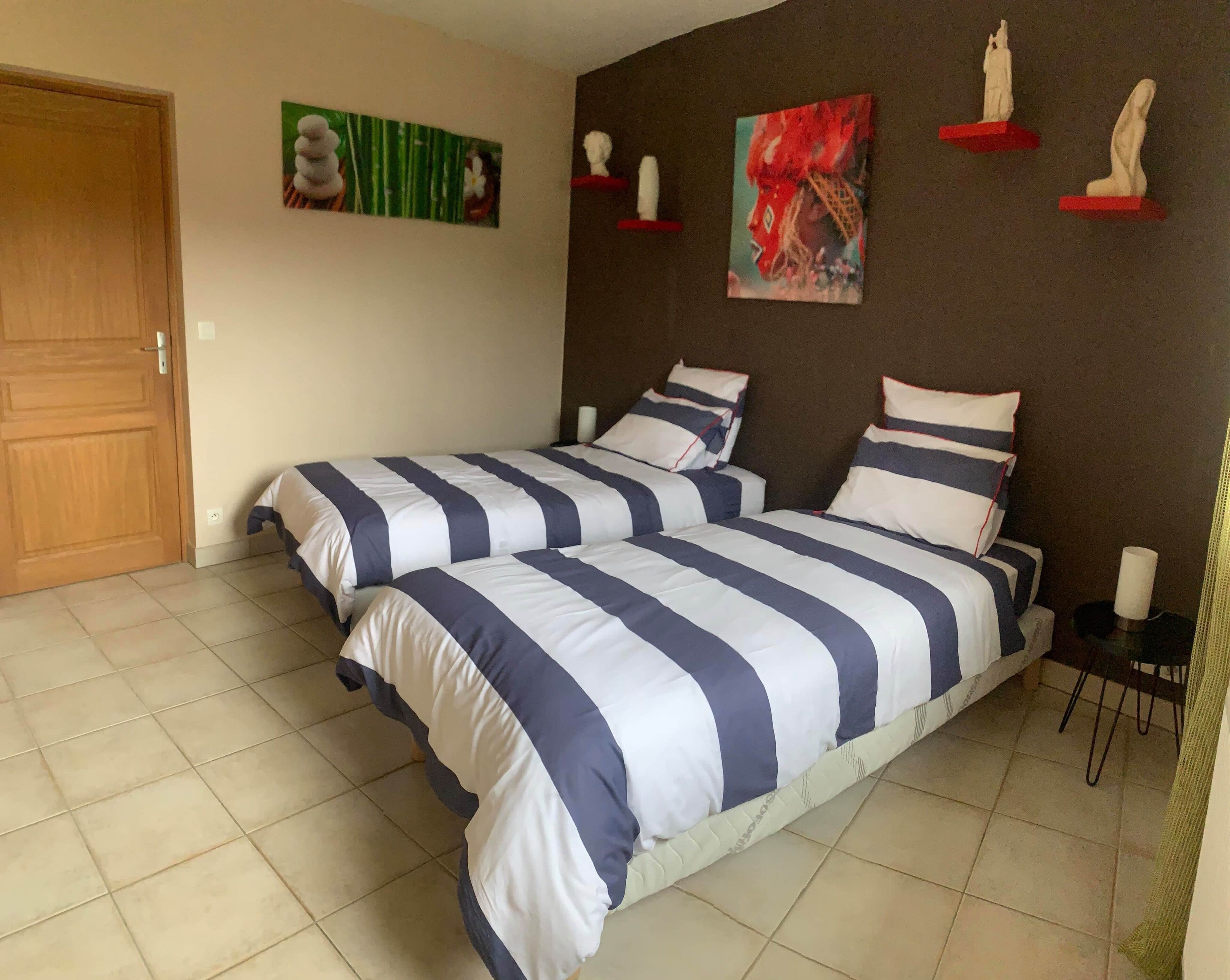 6 室のベッドルーム、アイロン / アイロン台、旅行用ベビーベッド、WiFi (無料)