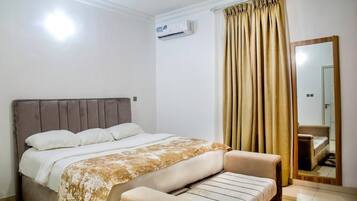 Luxury-Apartment, 3 Schlafzimmer | Zimmersafe, Bügeleisen/Bügelbrett, kostenloses WLAN, Bettwäsche