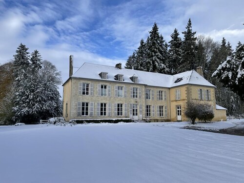 Experience Castle Charm with WiFi in Bellavilliers