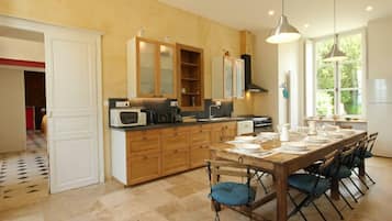 Fridge, microwave, dishwasher