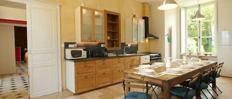 Fridge, microwave, dishwasher