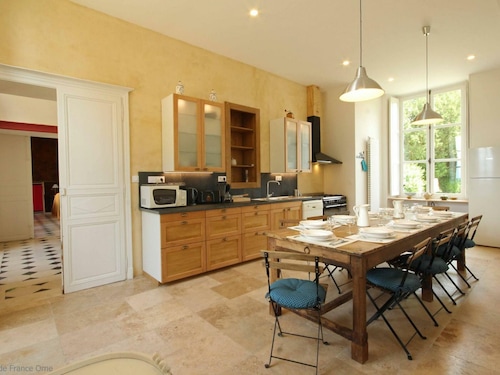 Experience château life in the heart of Perche with WIFI and garden