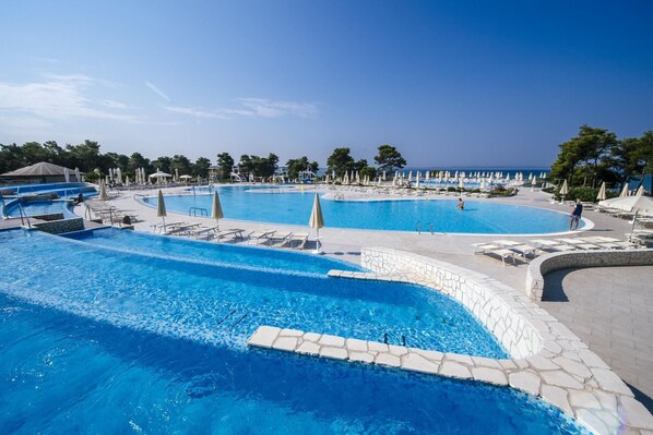 Outdoor pool, a heated pool