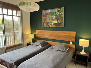 3 bedrooms, iron/ironing board, free WiFi, bed sheets