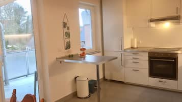 Kühlschrank, Ofen, Herdplatte, Geschirrspüler